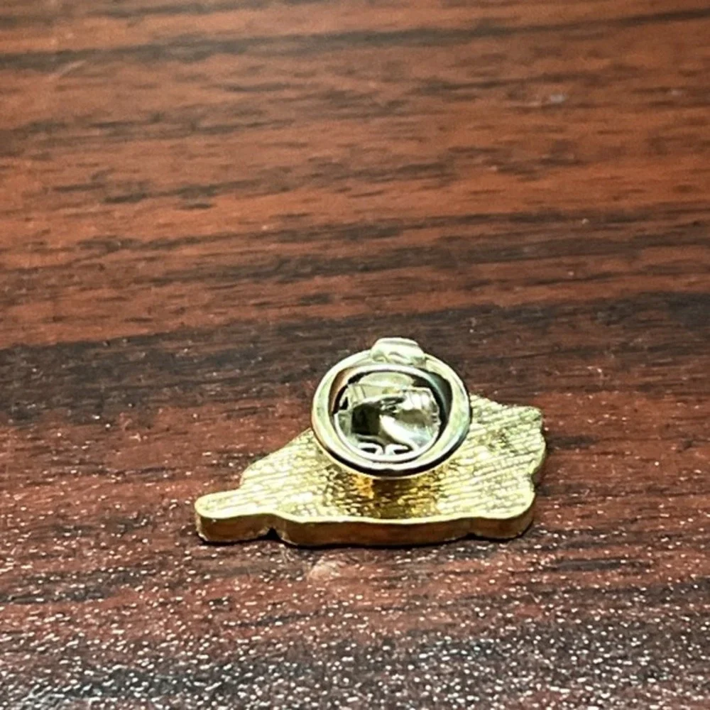 Cartoon‎ Cat Laying On Side Cute Lapel Hat Pin